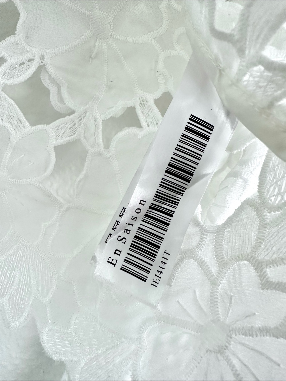 En Saison Sheer Laser-Cut Floral Buttondown Crop Top - Picture 4 of 7